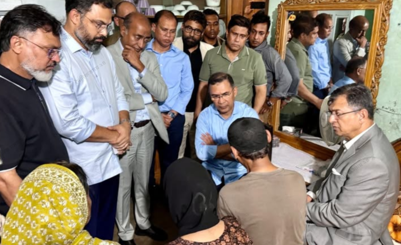 ঢাকার মিরপুরের পল্লবীতে ধর্ষণ ও হত্যার শিকার ৭ বছর বয়সী শিশু রামিসা আক্তারের পরিবারের সঙ্গে সাক্ষাৎ করেছেন বিএনপি চেয়ারম্যান ও প্রধানমন্ত্রী তারেক রহমান। শোকাহত পরিবারকে সান্ত্বনা দিয়ে দ্রুত বিচারের আশ্বাস দেন তিনি।